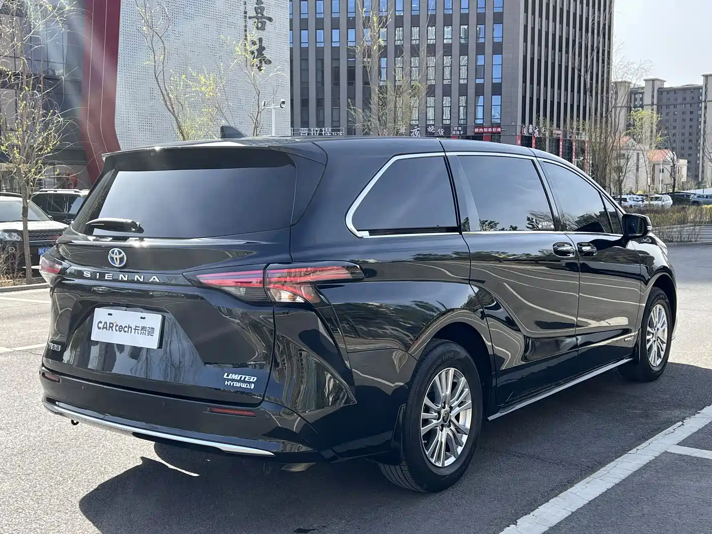Toyota Sienna 2021 2.5L Hybrid Premium Edition фото 9
