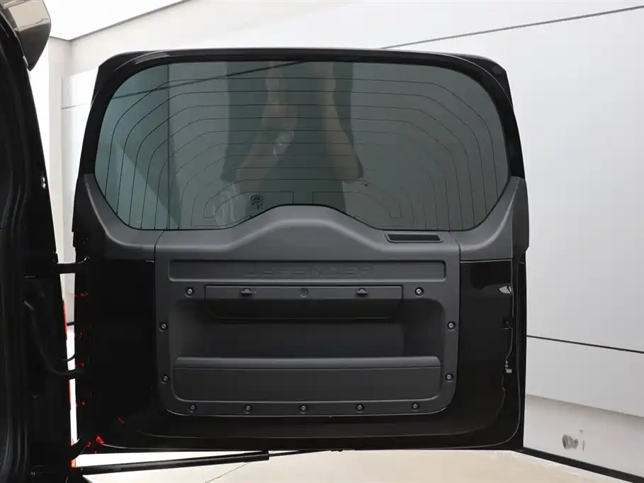 Land Rover Defender 2023 Model 90 3.0T P400 XS фото 27