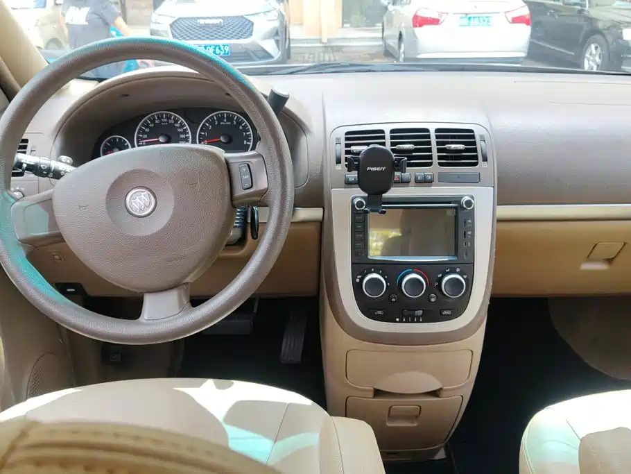 Фото 12 - Buick GL8
