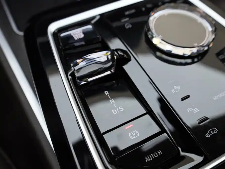 BMW 7 Series 2023 Model 735Li Luxury Package фото 27