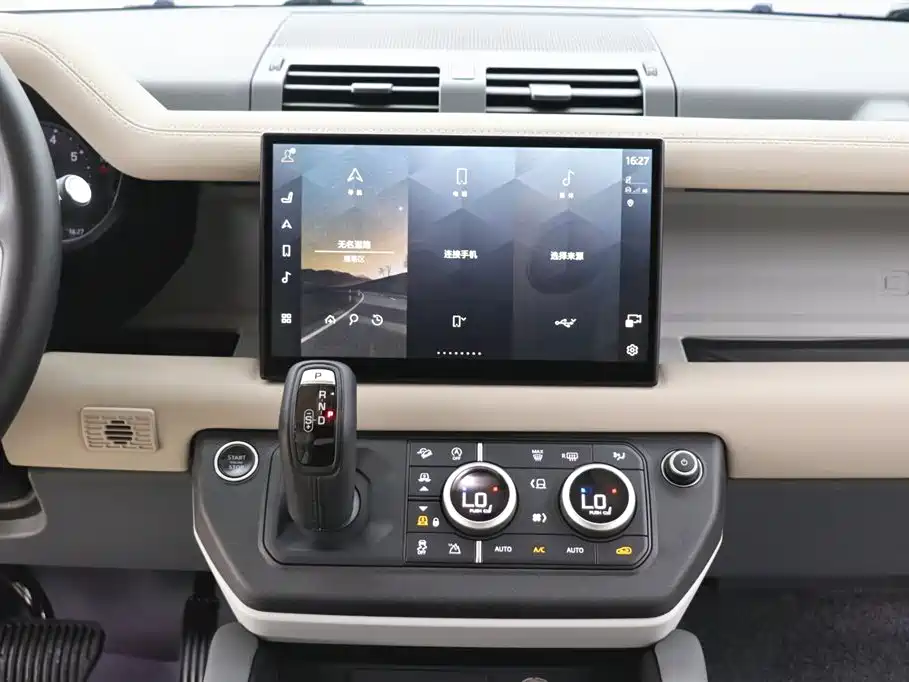 Land Rover Defender 2023 Model 90 3.0T P400 XS фото 16
