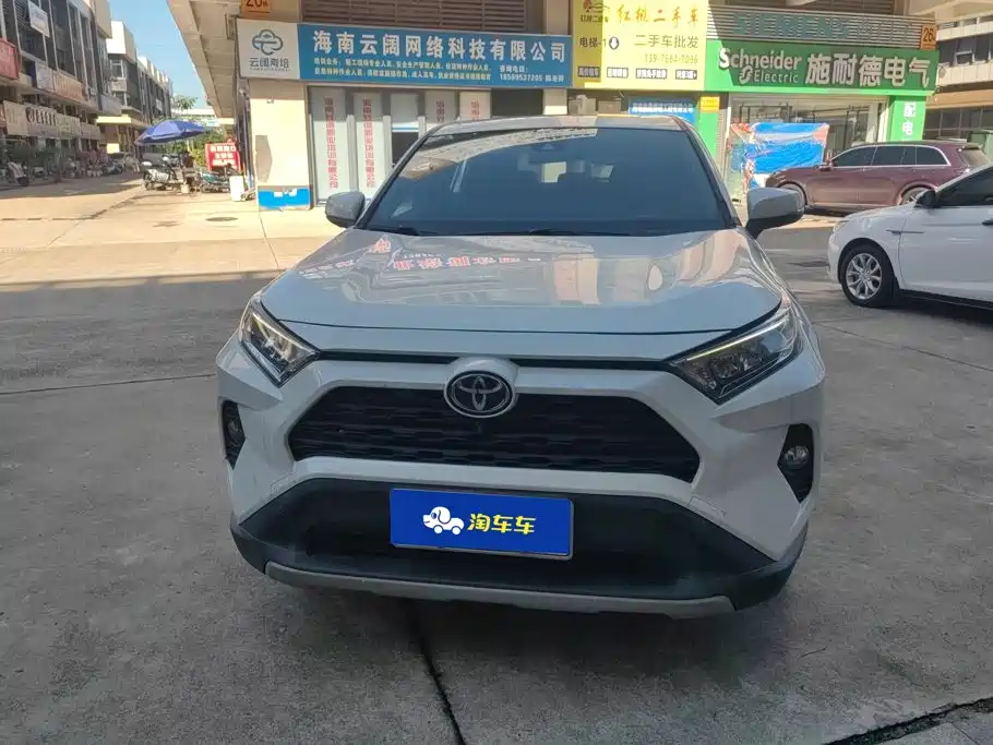 Фото 2 - Toyota RAV4