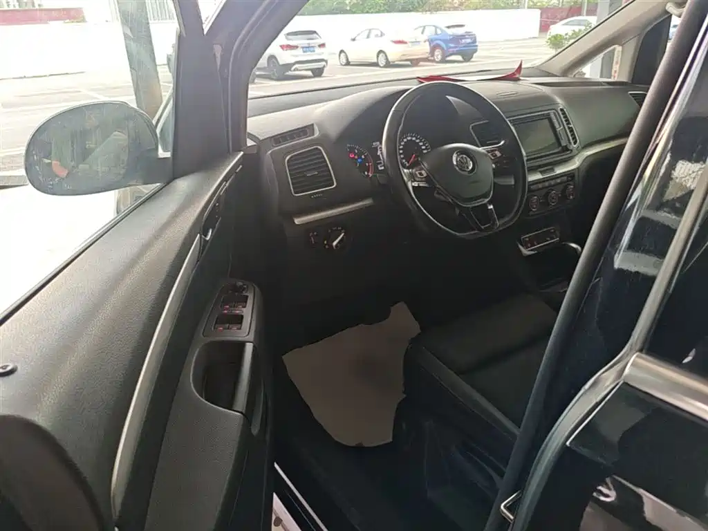 Volkswagen Sharan 2017 380TSI Comfort 6-Seater фото 16