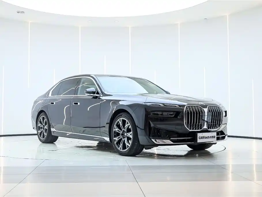 BMW 7 Series 2023 Model 735Li Luxury Package фото 5