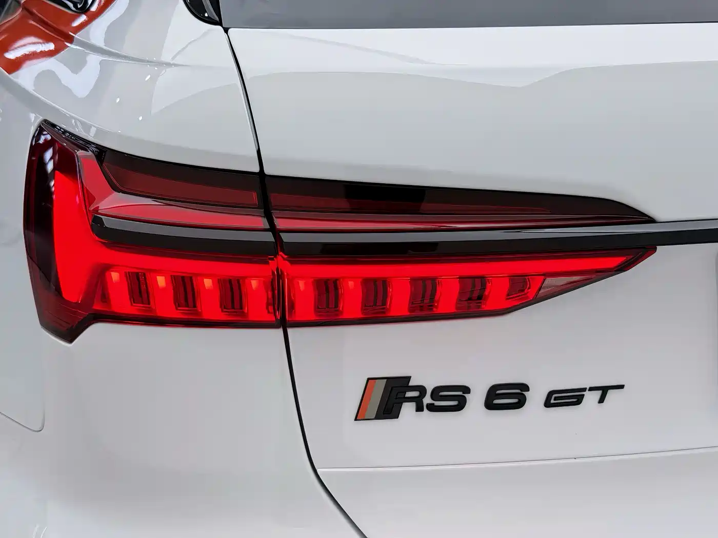Audi RS 6 2025 RS 6 Avant GT фото 23