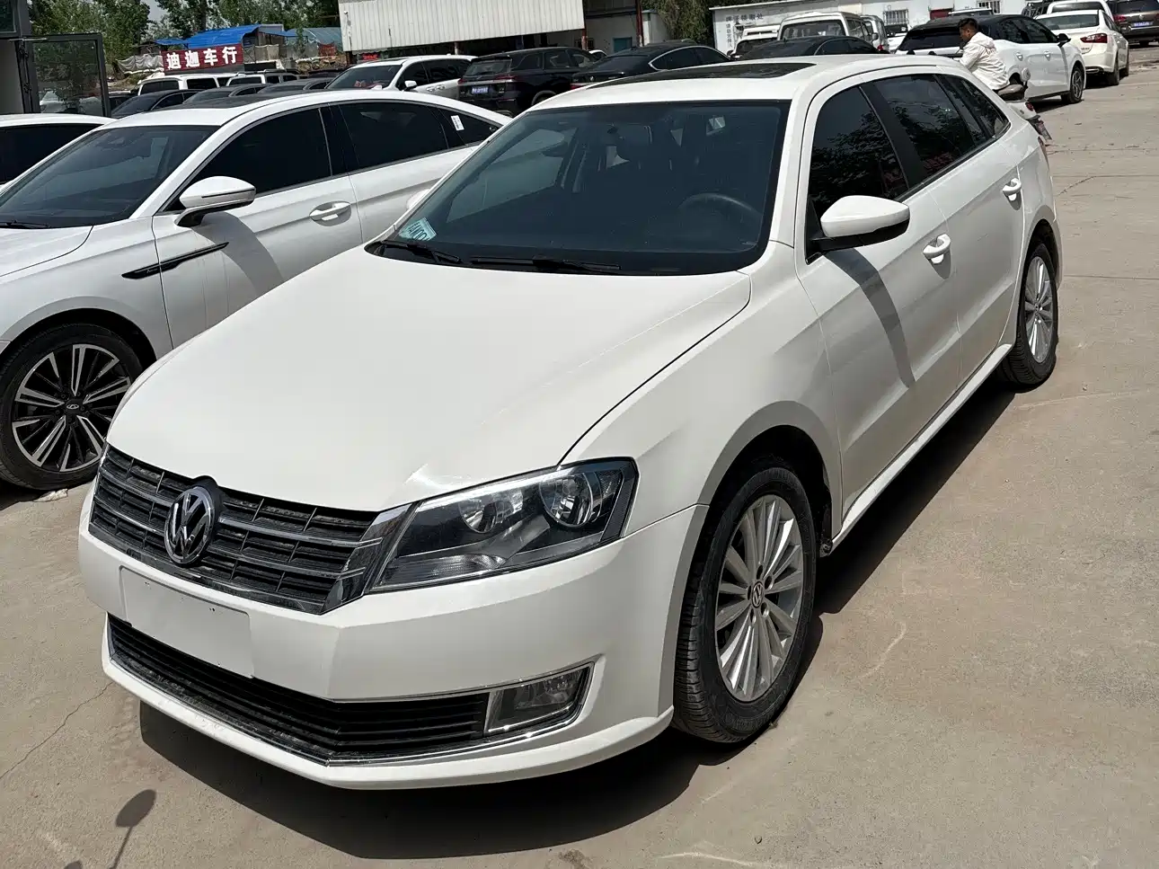 Volkswagen Lavida Tour 2013 1.6L Automatic Comfort