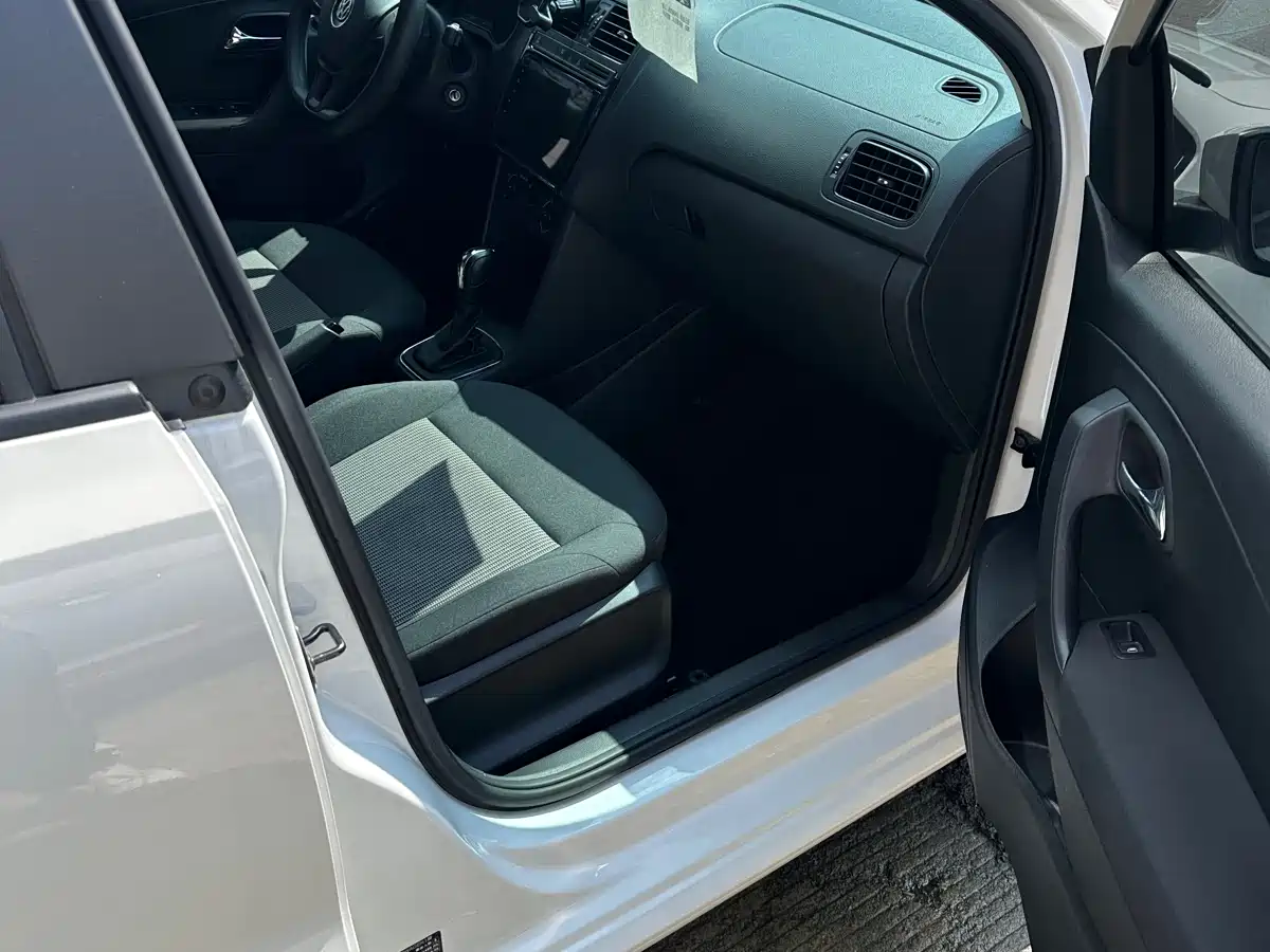 Volkswagen Polo 2018 1.5L Auto Safe Drive фото 5