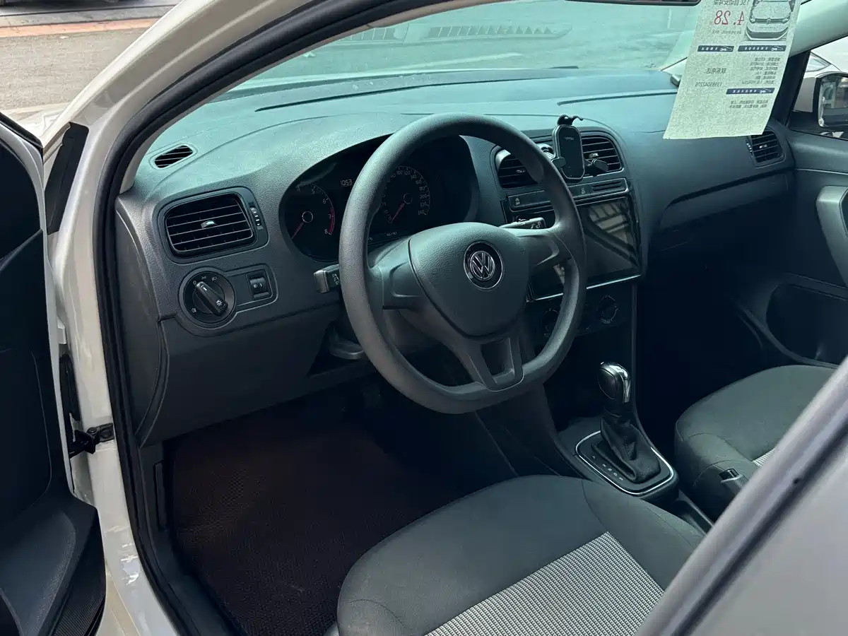 Volkswagen Polo 2018 1.5L Auto Safe Drive фото 12