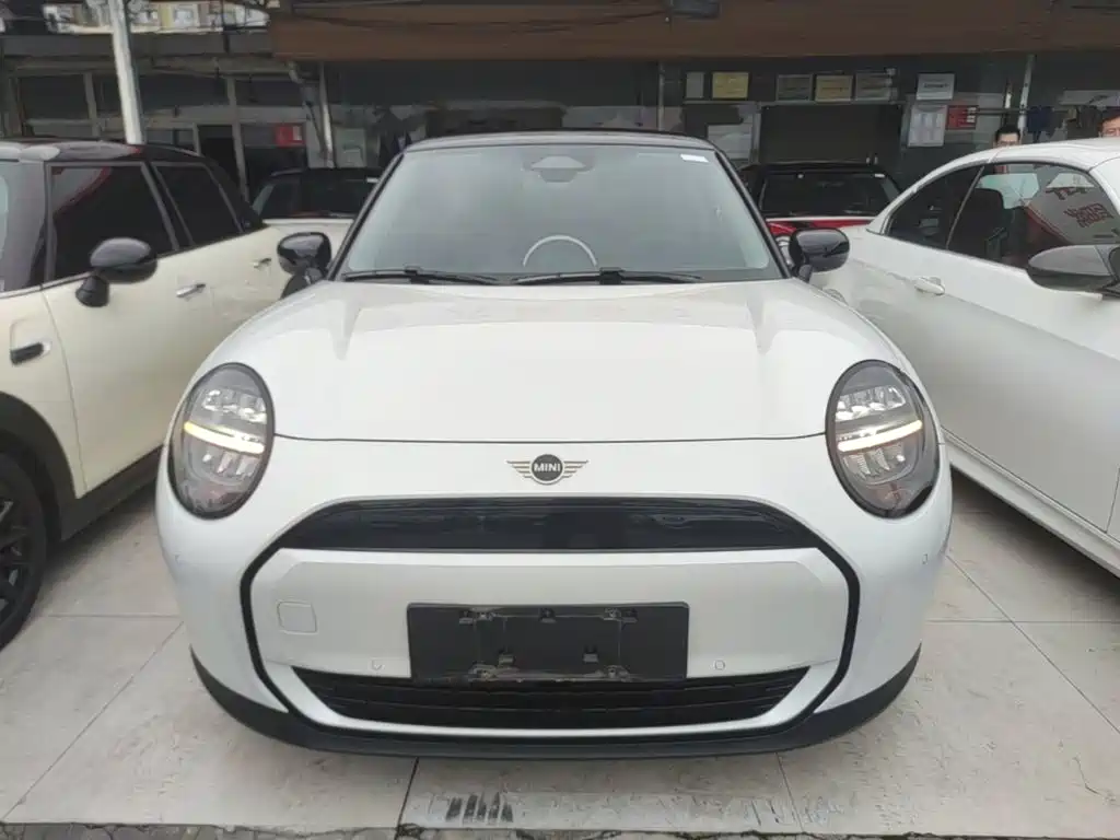 MINI Electric MINI COOPER 2025 2025 Facelift 466km COOPER E Classic Trim