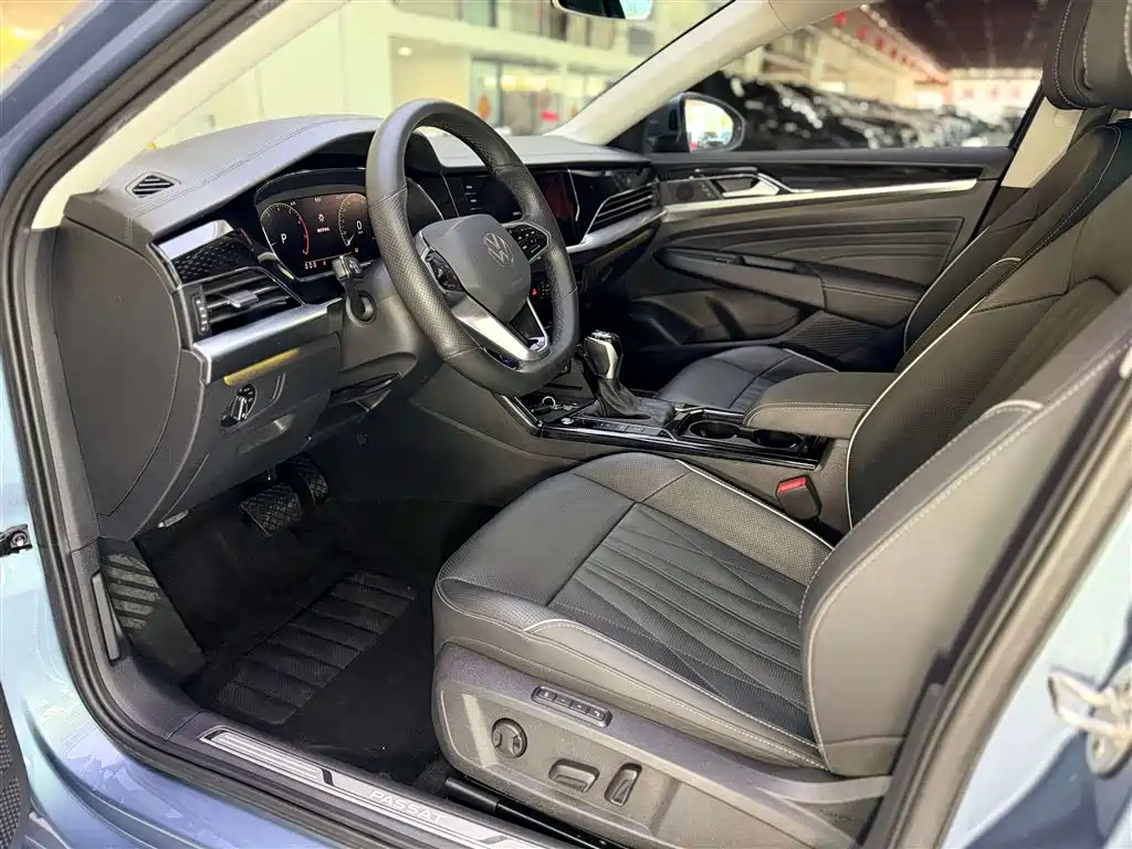 Volkswagen Passat 2022 330TSI Starry Sky Premium Edition фото 23