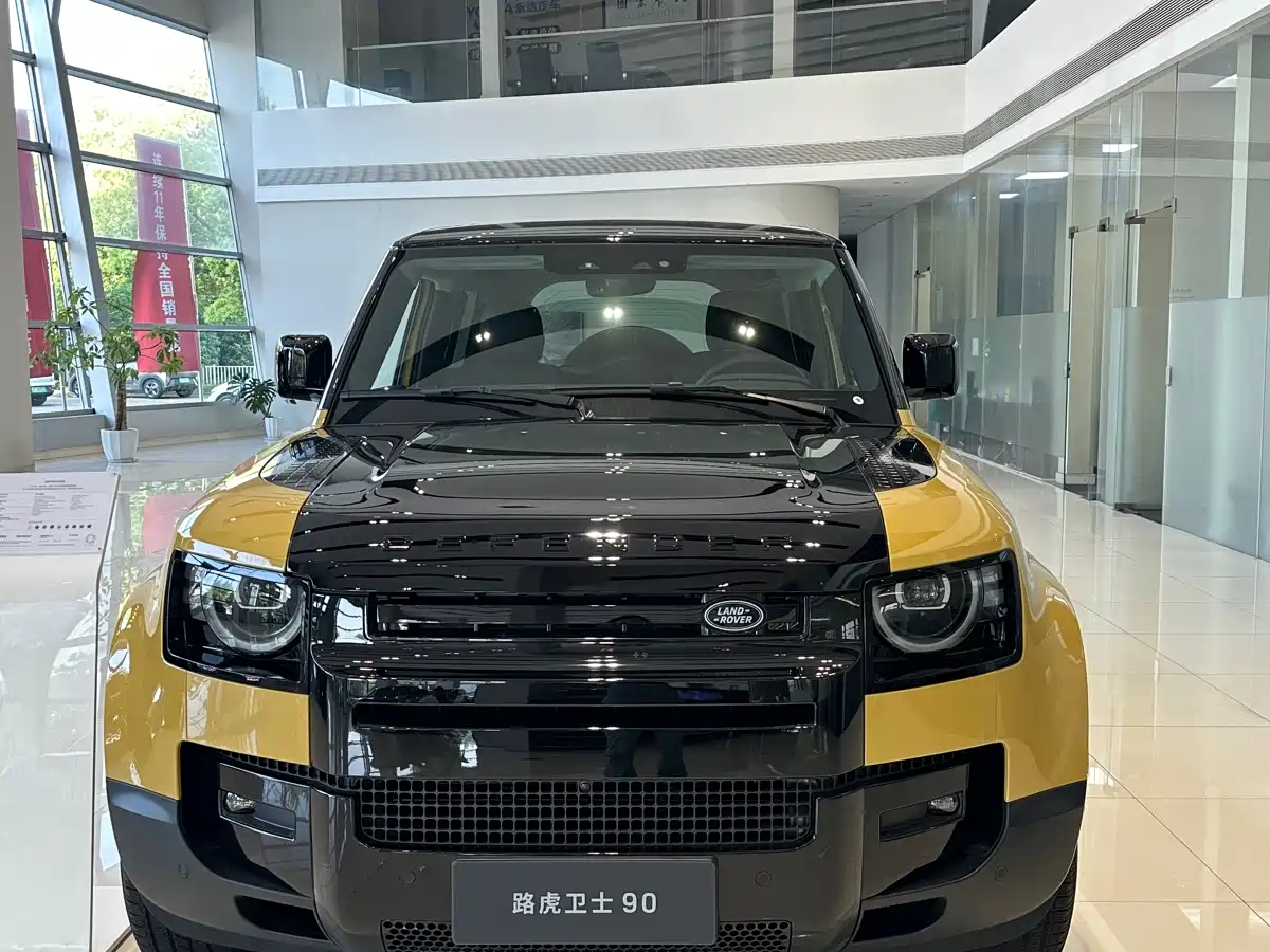 Land Rover Defender 2026 Model 90 2.0T P300 S фото 2