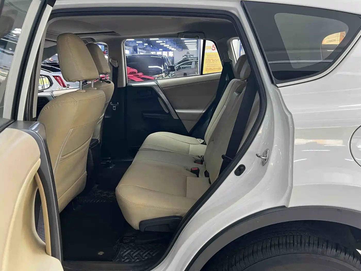 Toyota RAV4 Rongfang 2015 2.0L CVT 2WD Trend Edition фото 12