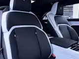 Photo 13 - Rolls-Royce Spectre