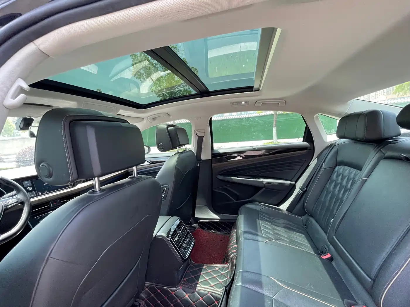 Volkswagen Passat 2019 330TSI Luxury Edition China VI фото 9