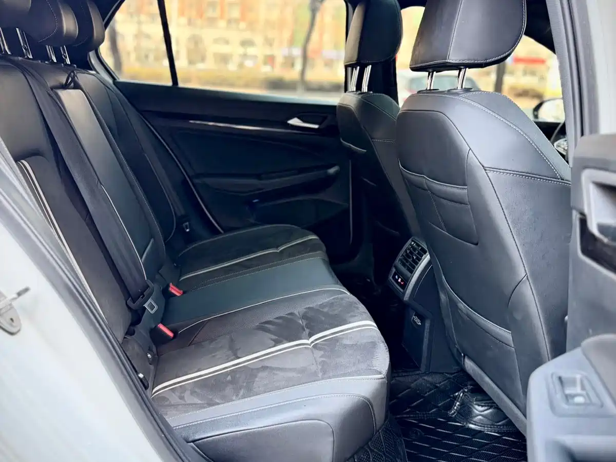 Volkswagen Golf 2021 280TSI DSG R-Line фото 12