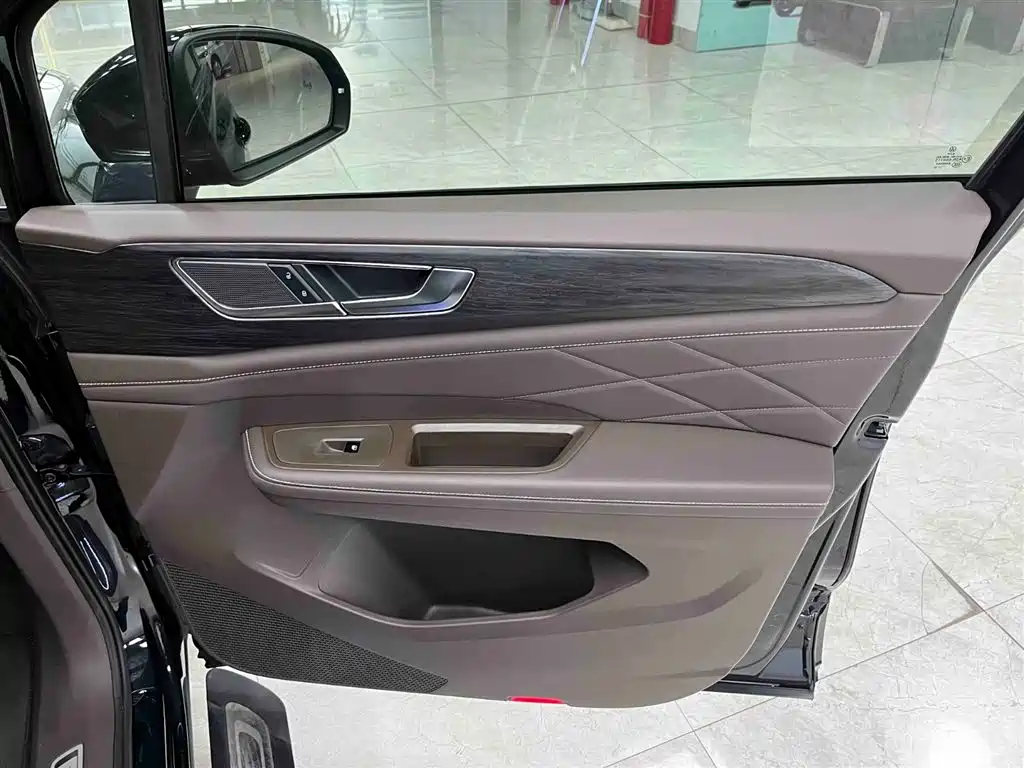 Volkswagen Viloran 2024 380TSI Executive Edition фото 12