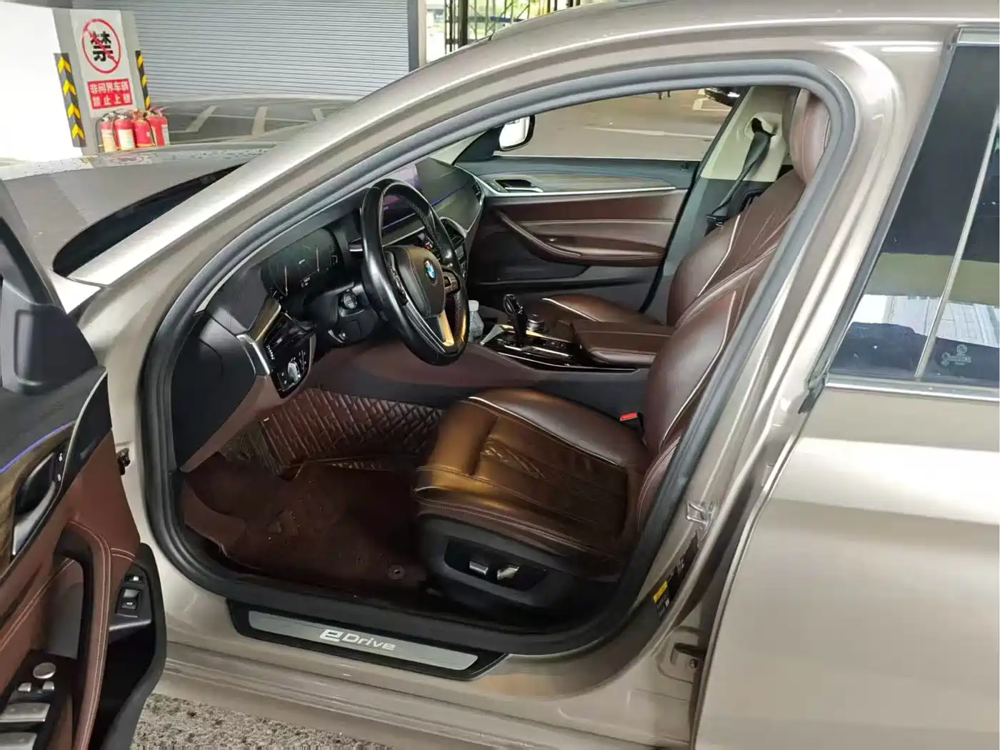 BMW 5 Series New Energy 2019 530Le Luxury Package фото 4