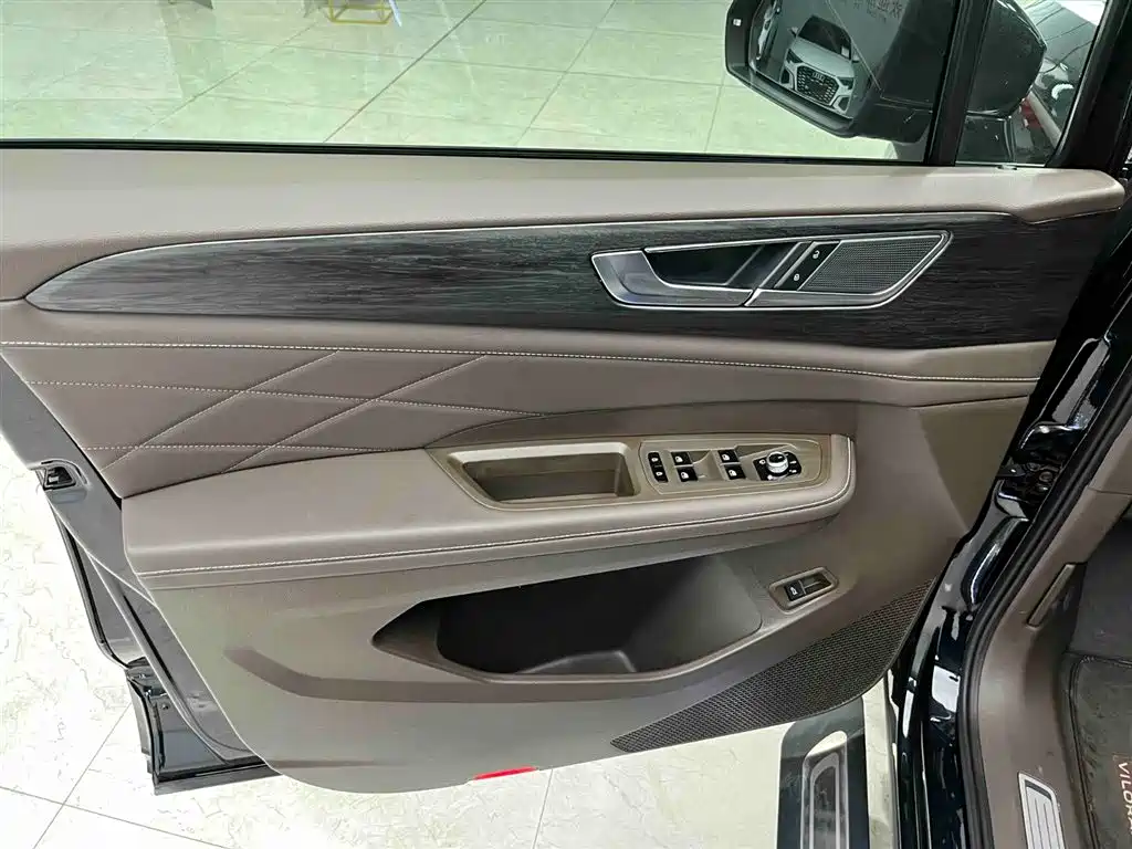 Volkswagen Viloran 2024 380TSI Executive Edition фото 10