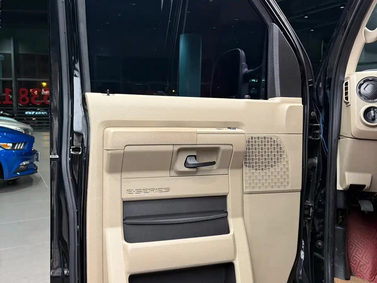 Ford E350 2011 2011 5.4L Platinum Edition