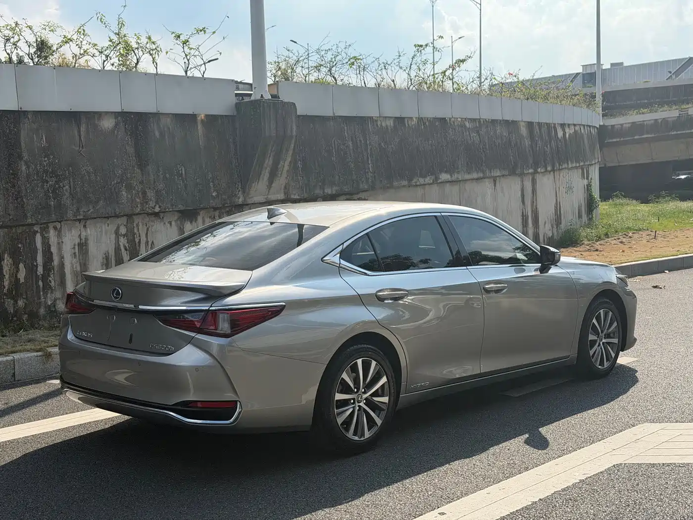 Фото 16 - Lexus ES