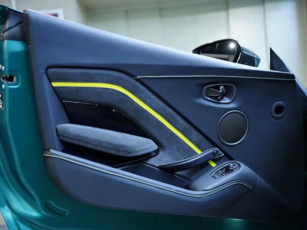 Фото 31 - Aston Martin Vantage