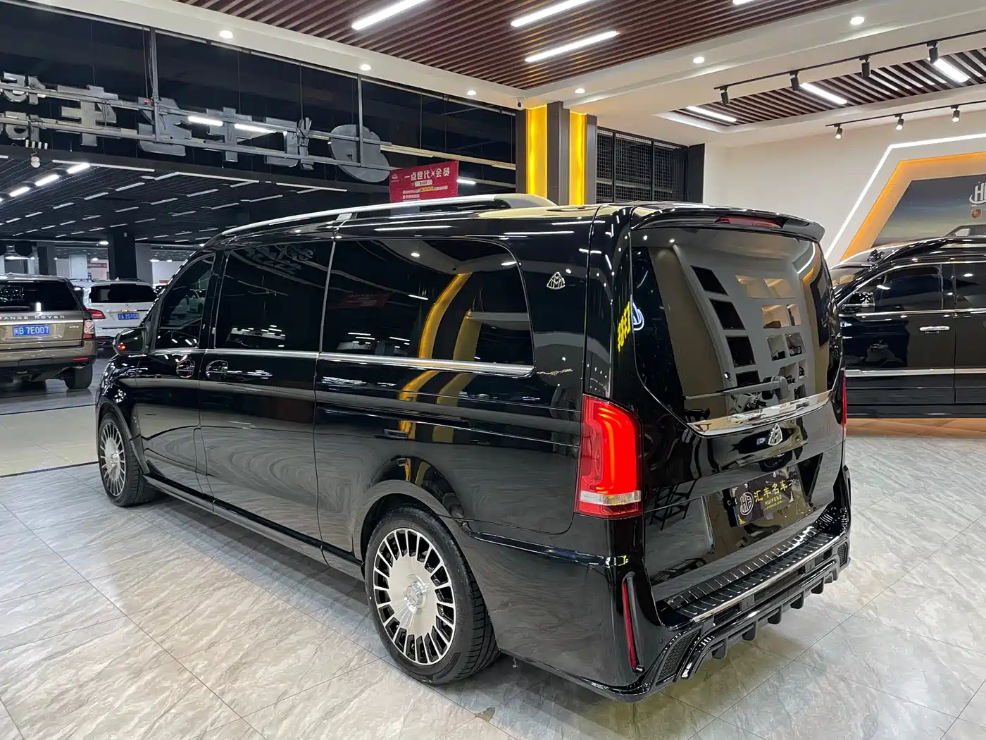 Mercedes-Benz V-Class 2018 V 260 L Premium Long Wheelbase Edition China VI фото 6
