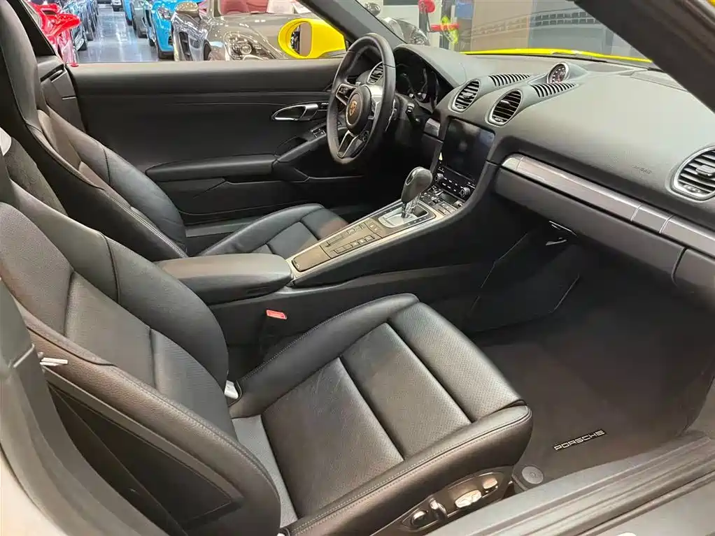 Porsche 718 2018 Cayman 2.0T фото 6