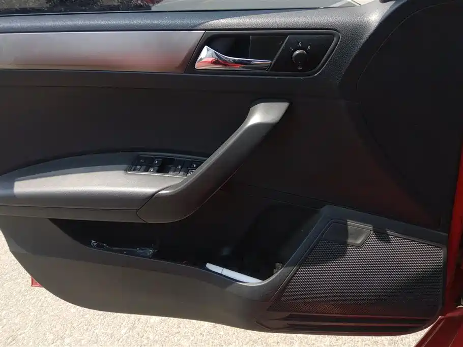 Škoda Skoda Rapid Spaceback 2014 1.6L Automatic Joy Edition фото 7