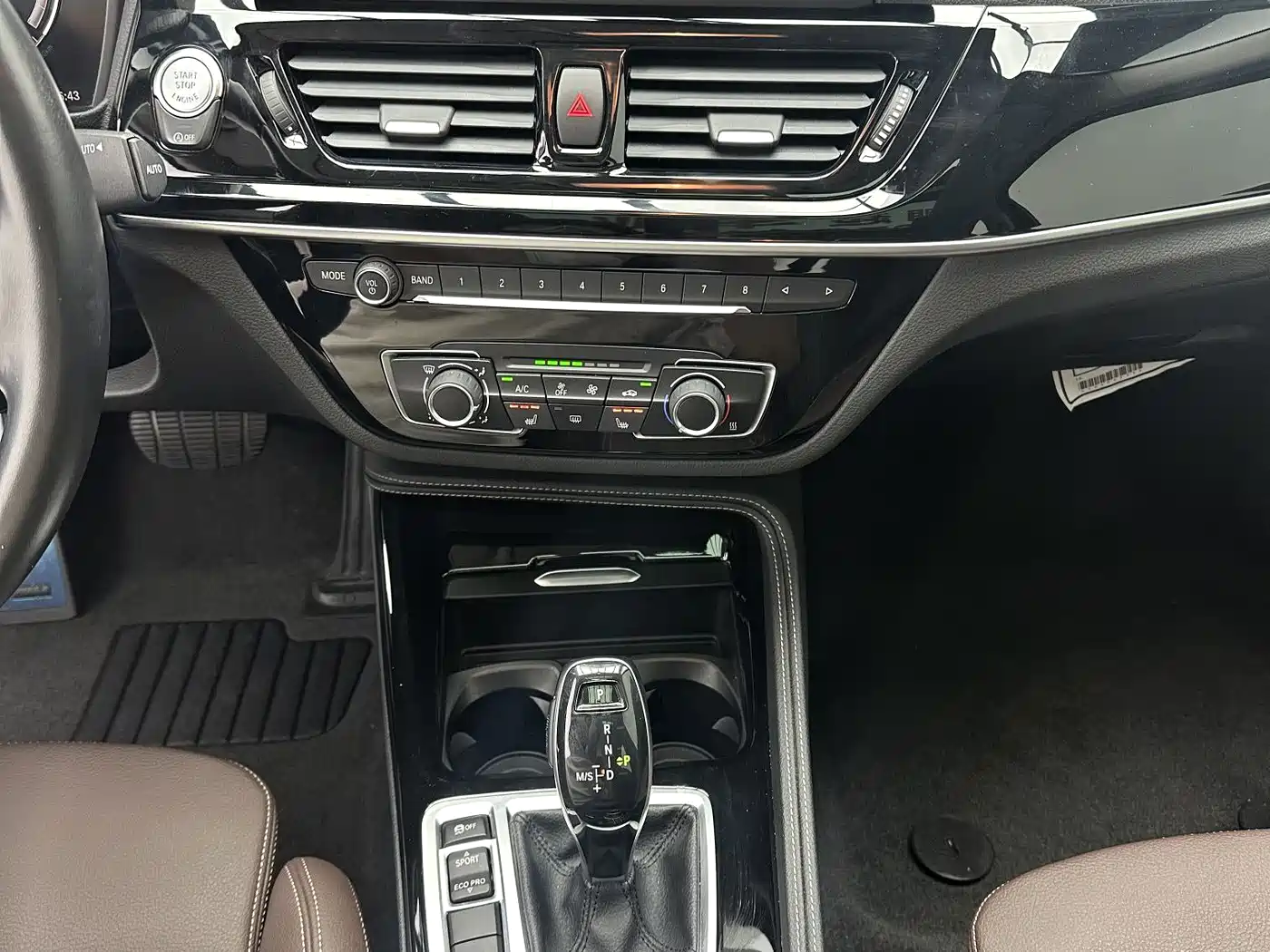 BMW 1 Series 2023 120i M Sport Shadow Edition фото 13
