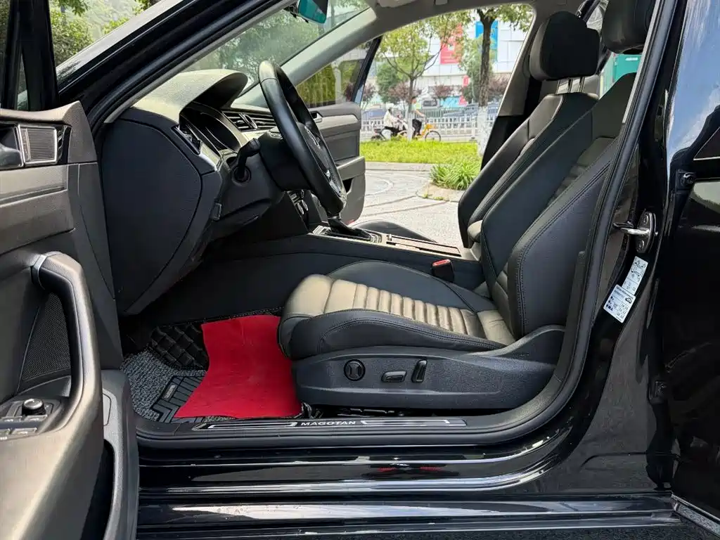 Volkswagen Magotan 2018 330TSI DSG Leading фото 10