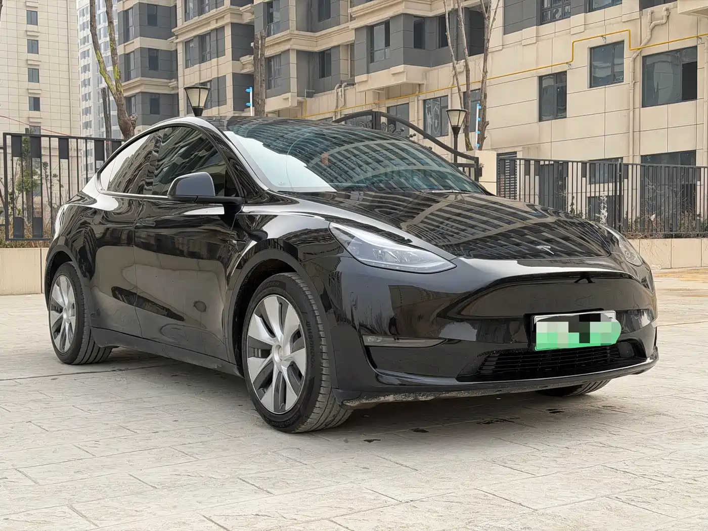TESLA MODEL Y