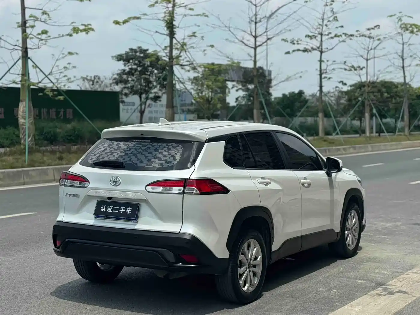 Toyota Frontlander 2022 2.0L CVT Elite фото 7