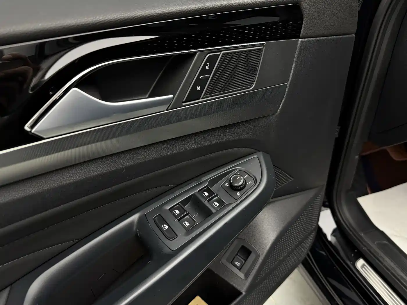 Volkswagen Passat 2024 330TSI Starlight Elite Edition фото 8