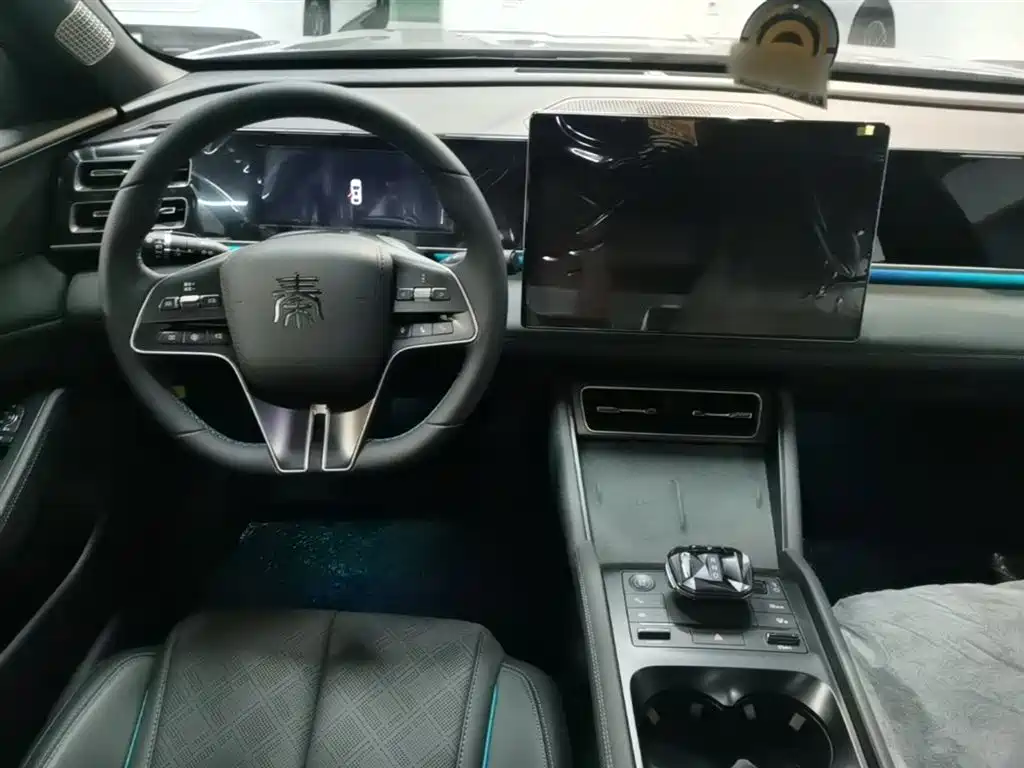 BYD Qin L 2024 DM-i 120KM Excellence Model фото 10