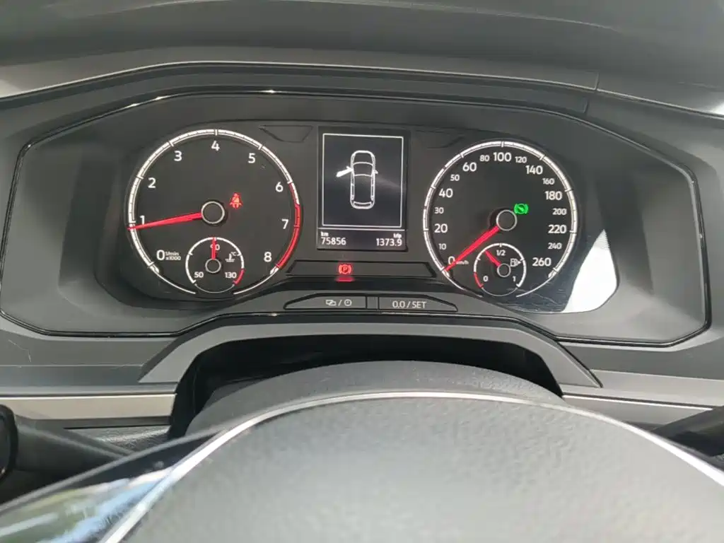 VOLKSWAGEN POLO