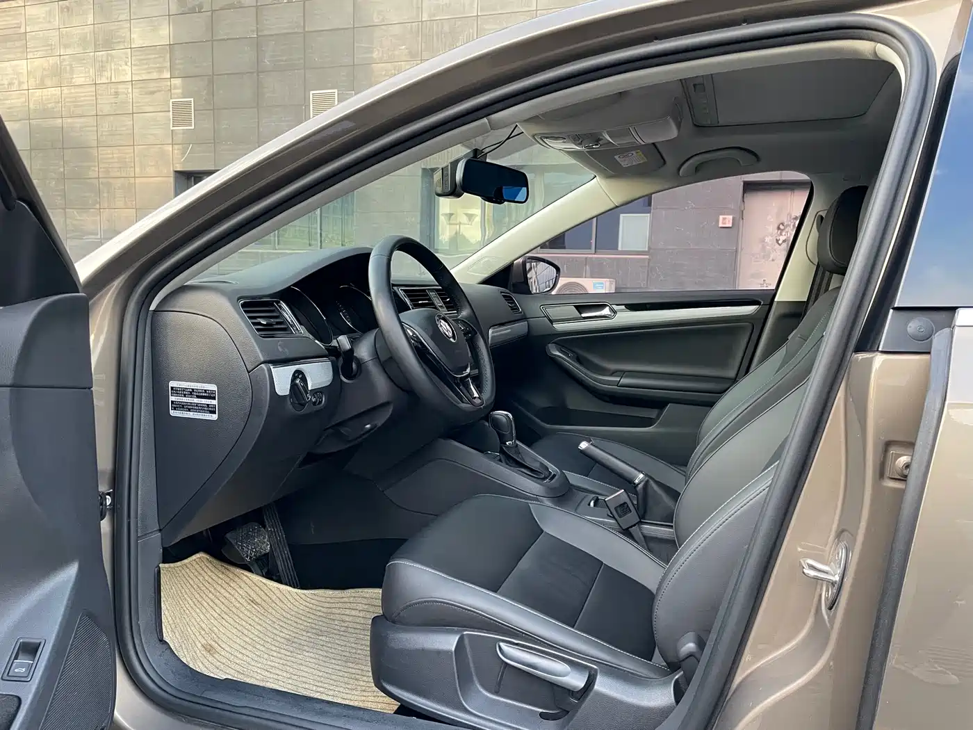Volkswagen Sagitar 2017 1.6L Automatic Comfort фото 6