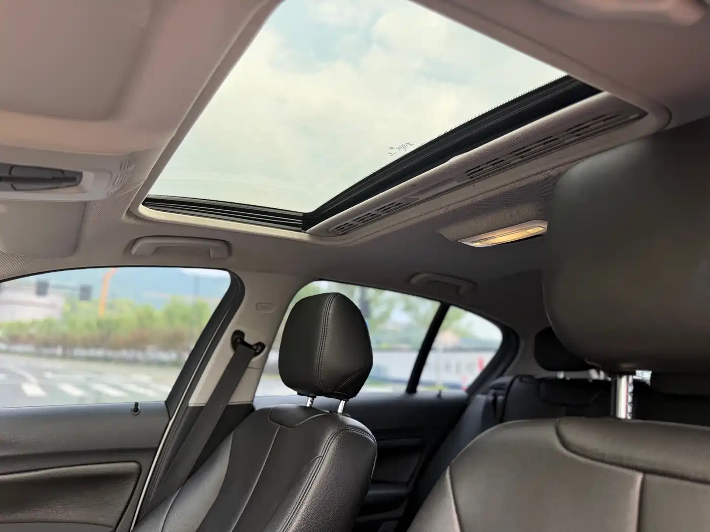 BMW 1 Series (Import) 2015 120i Leading фото 14