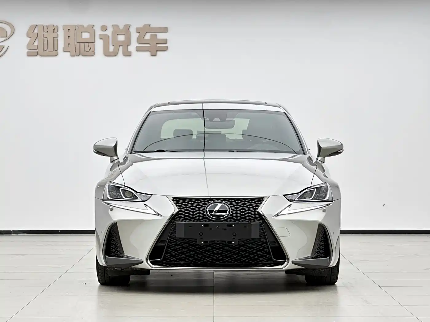 LEXUS IS