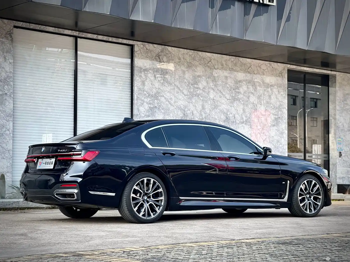 BMW 7 Series 2021 Model 740Li Leading M Sport Package фото 3
