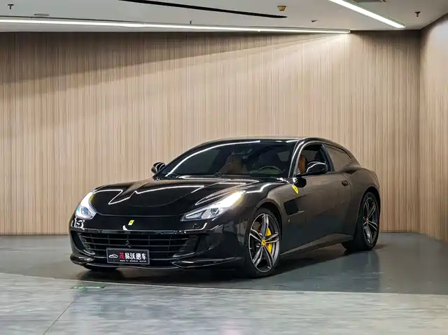 FERRARI GTC4LUSSO