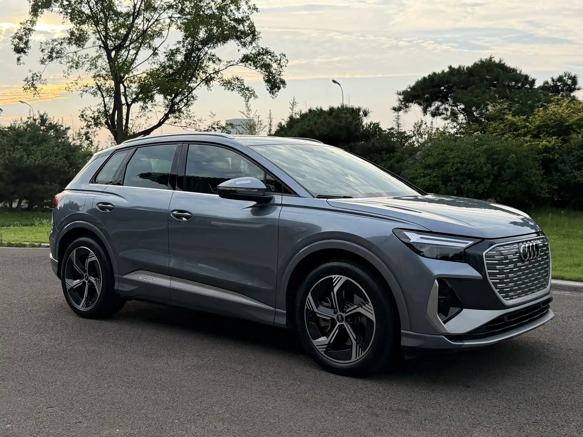 Photo 3 - Audi Q4 e-tron