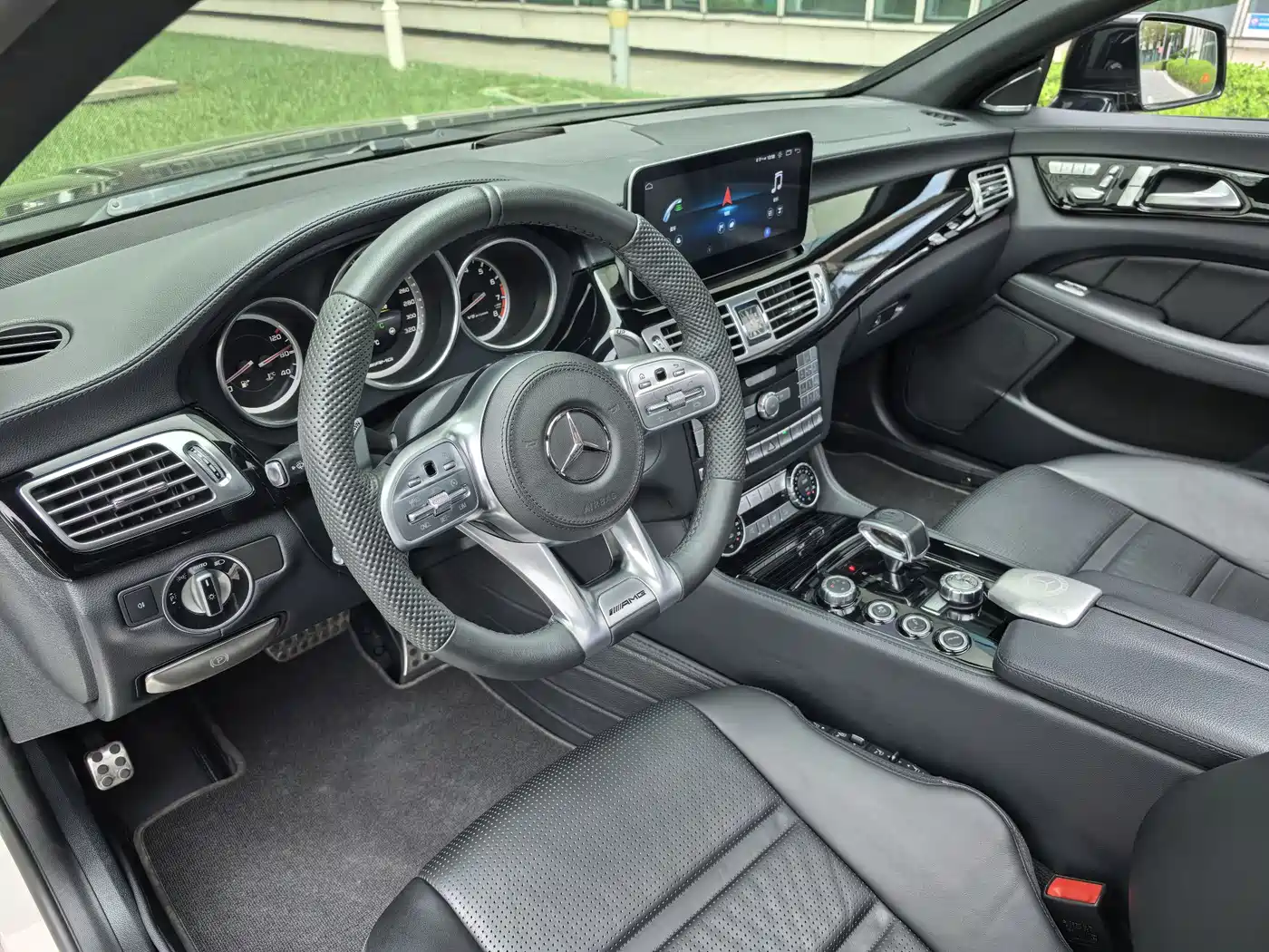 Mercedes-Benz CLS AMG 2015 AMG CLS 63 4MATIC фото 22