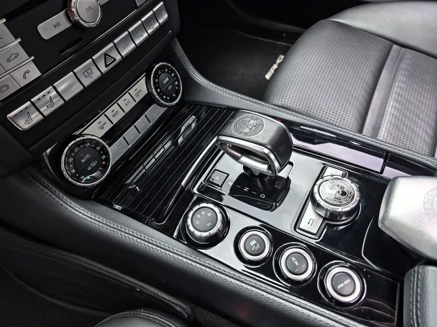 Mercedes-Benz CLS AMG 2015 AMG CLS 63 4MATIC фото 35