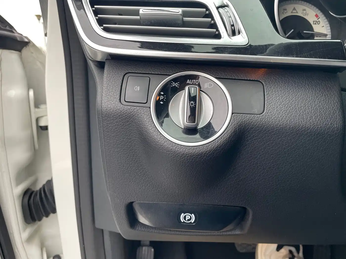 Mercedes-Benz E-Class 2015 Facelift E 200 L Sport фото 12
