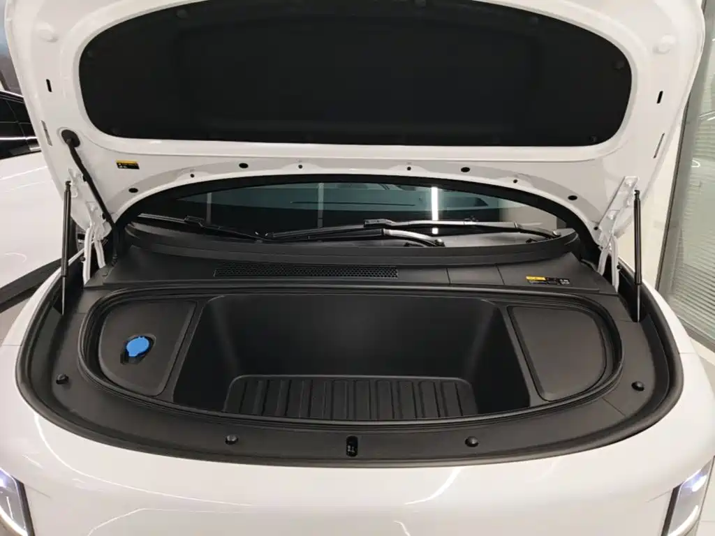 Li Auto i6 2026 2025 4WD Base Model