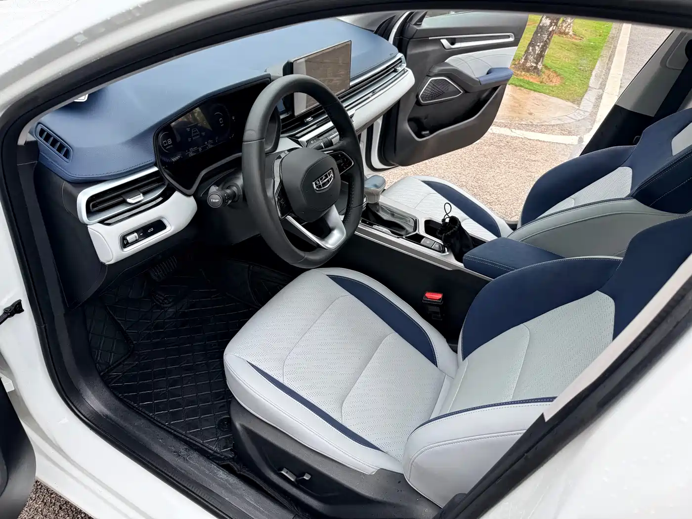 GEELY AUTOMOBILE EMGRAND