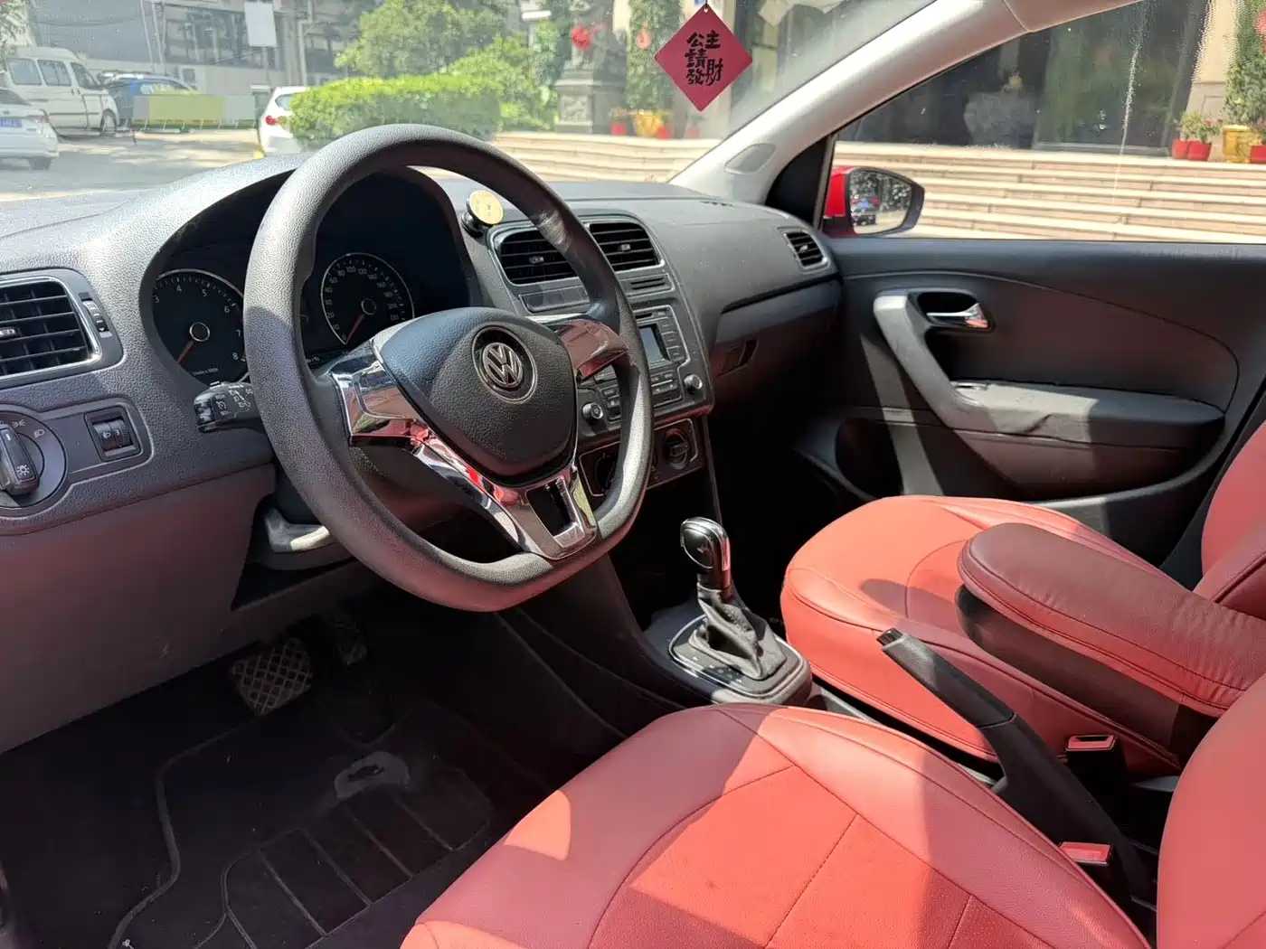 Volkswagen Polo 2015 2014 1.6L Automatic Comfort Edition