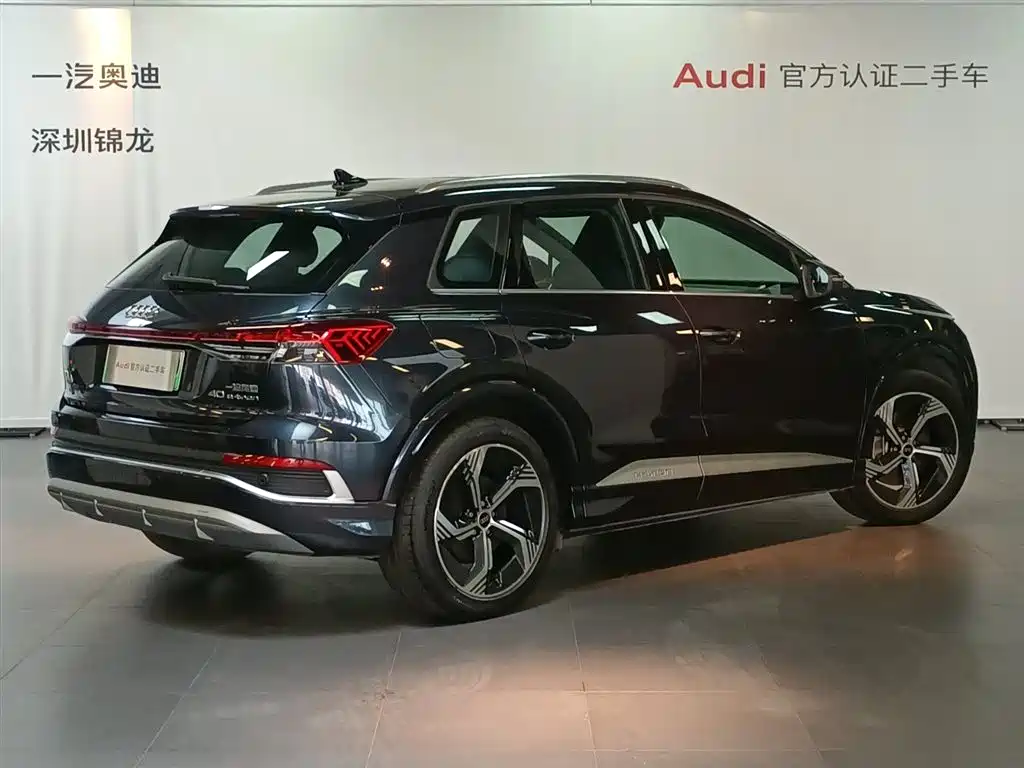 AUDI Q4 E TRON