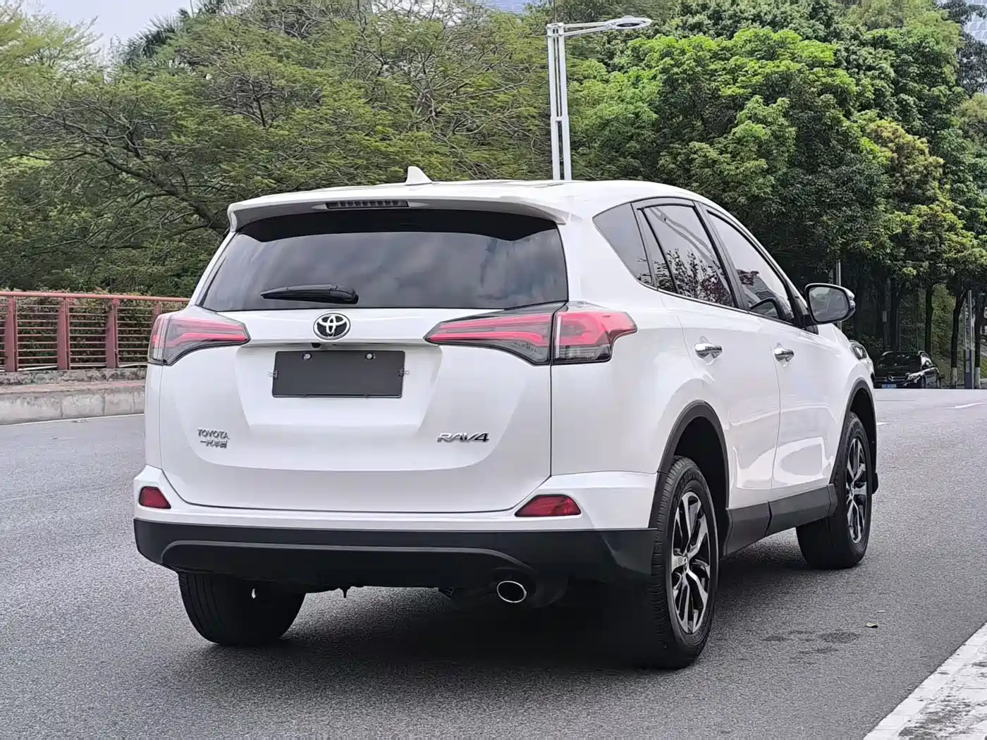Toyota RAV4 Rongfang 2016 2.0L CVT 2WD Trend (China V) фото 5
