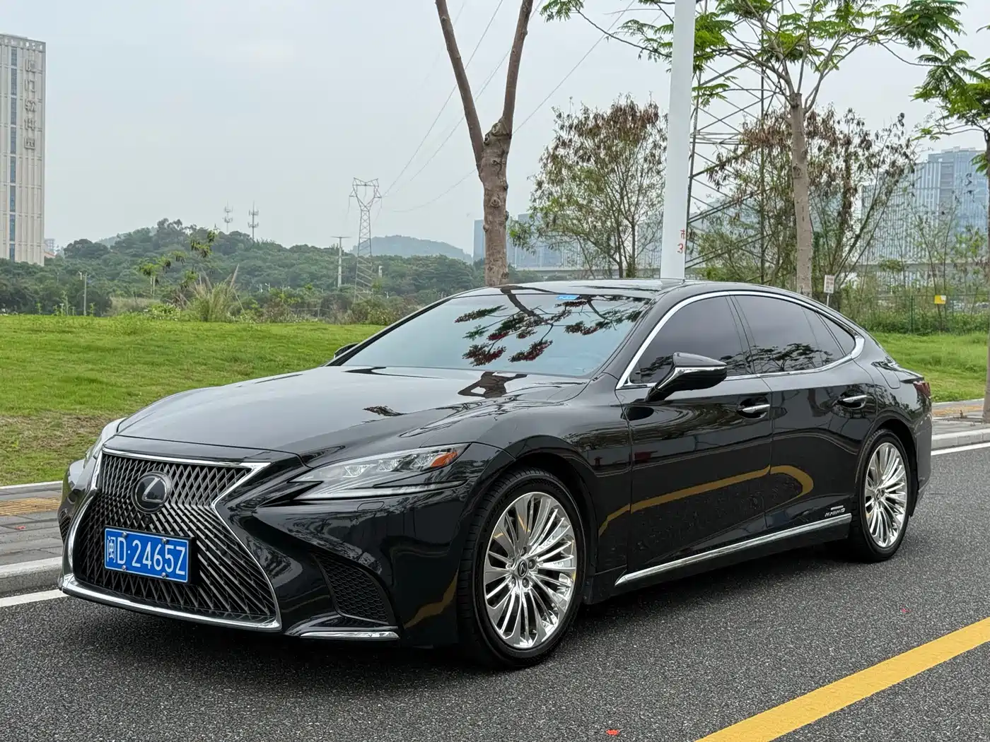 Lexus LS 2018 500h Executive Edition China V